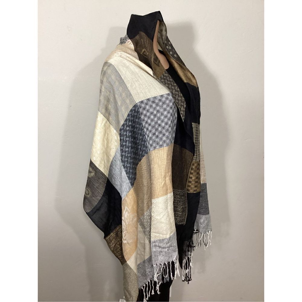 New. C. J. Banks scarf. Retails $69 - Picture 3 of 8